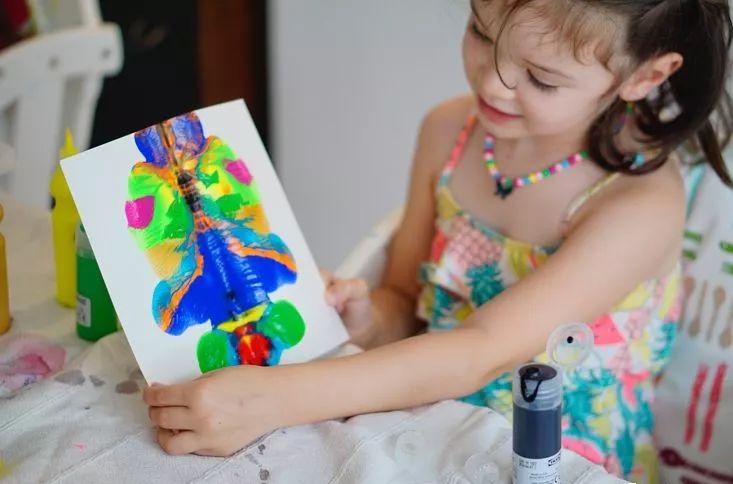 用蒙台梭利的5把“钥匙”，在家轻松